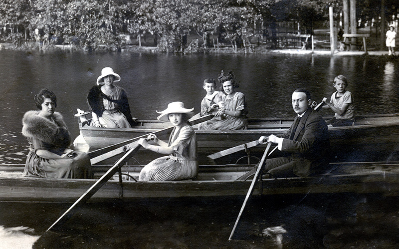 Sephardic row boat picture